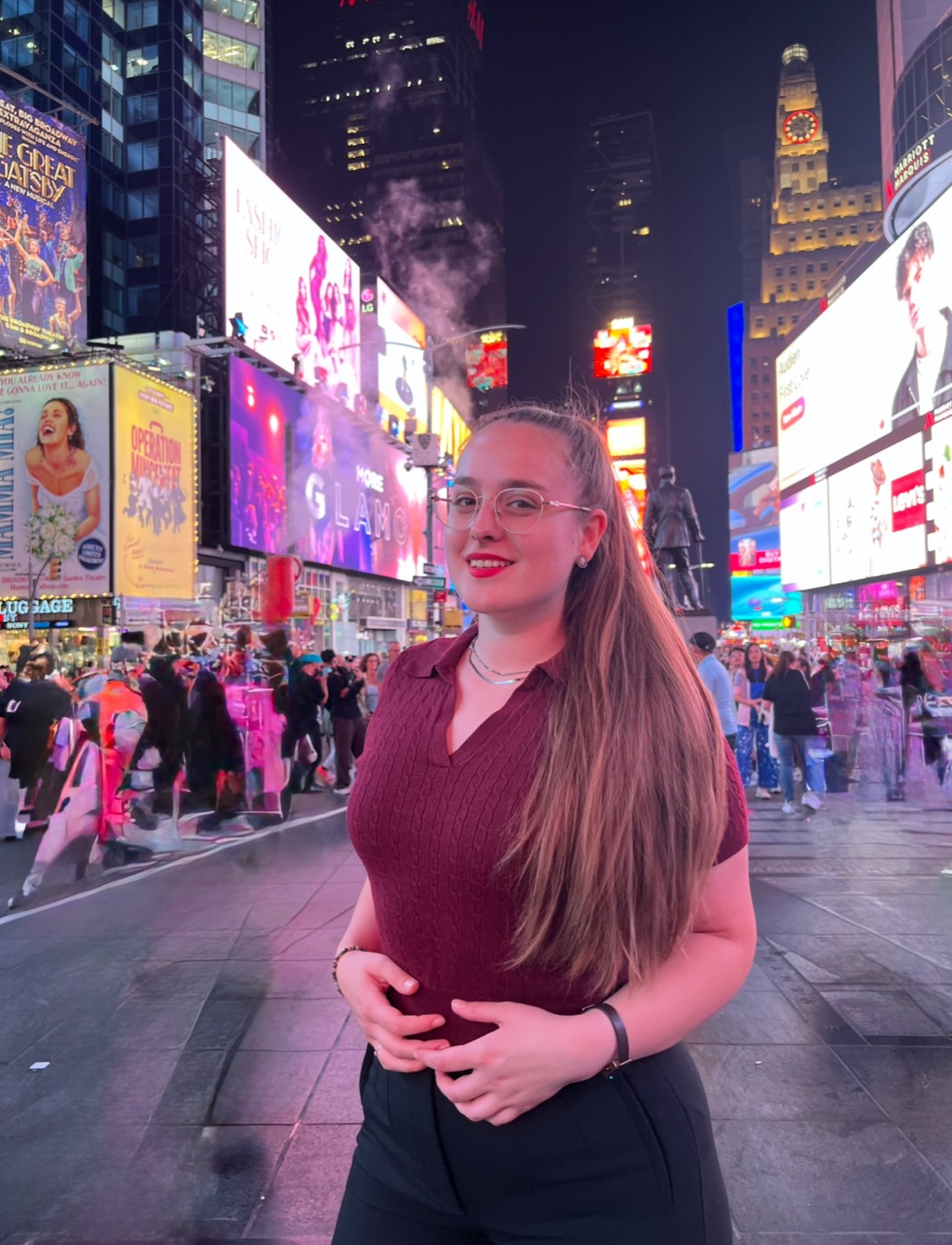 Studentă SEE US în Times Square, New York