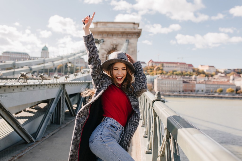 Angajați într-un hotel de 5 stele din Europa, în programul Work and Travel Europa